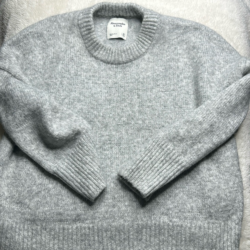 Abercrombie | Wedge Crew Sweater | Size M